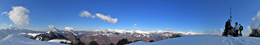 Panorama dalla Madonnina dei Canti (1563 m) verso nord ed est